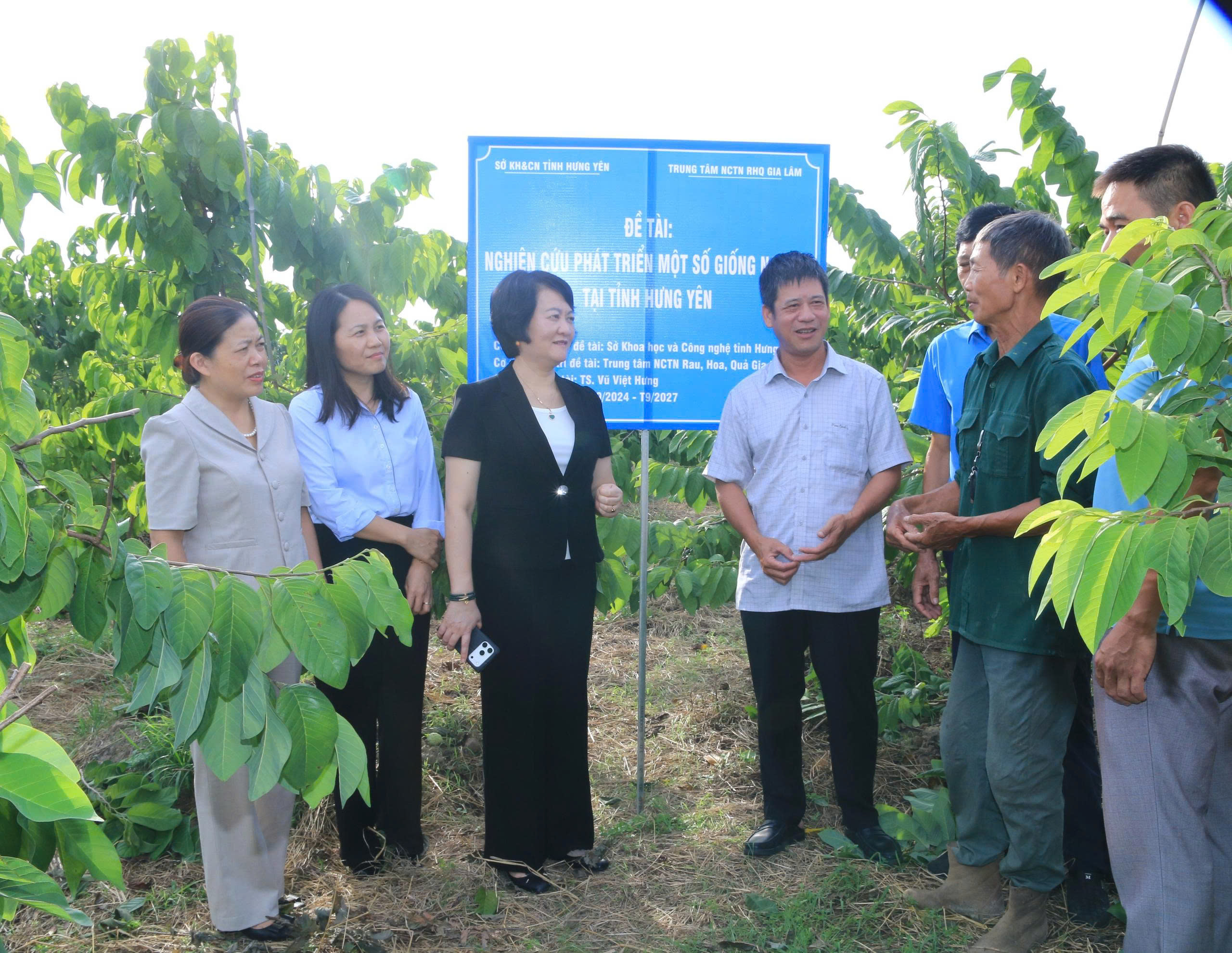 Kiểm tra tiến độ nhiệm vụ nghiên cứu phát triển một số giống na mới tại Hưng Yên