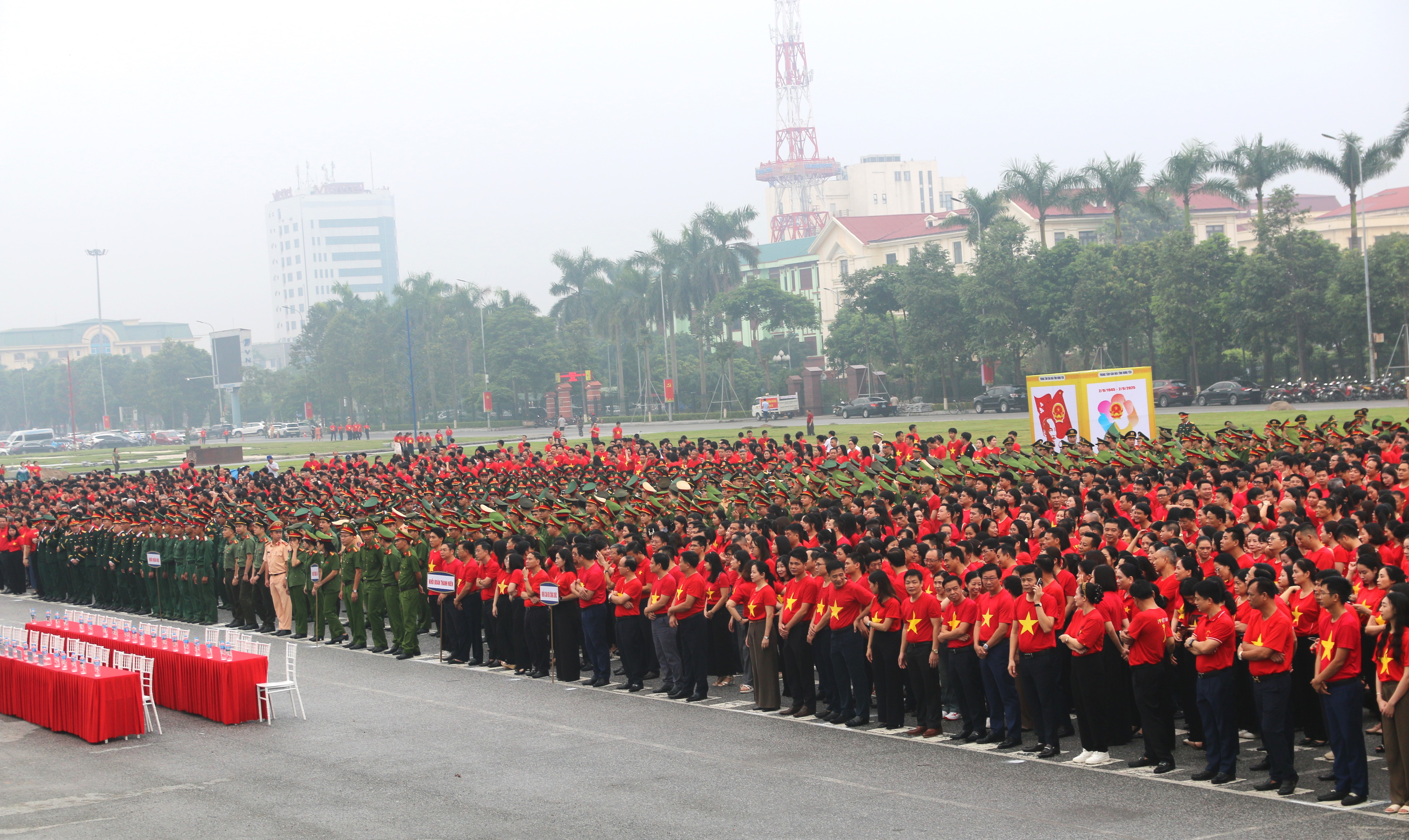 “Tôi Yêu tổ quốc, quê hương tôi” với hơn 3.000 người chào cờ nhân kỷ niệm Cách mạng Tháng Tám và Quốc khánh 2.9