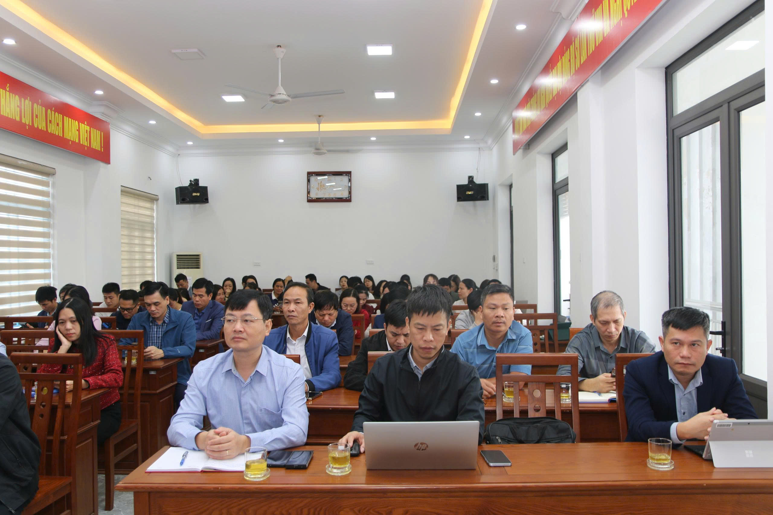 Các đại biểu tham dự Hội nghị