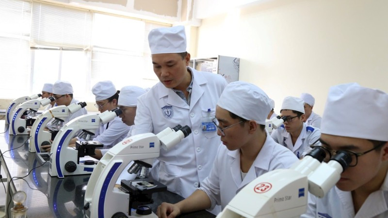 Ứng dụng chuyển đổi số trong đào tạo y dược