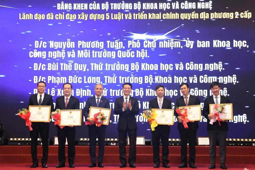Vinh danh tập thể, cá nhân đạt thành tích về khoa học công nghệ