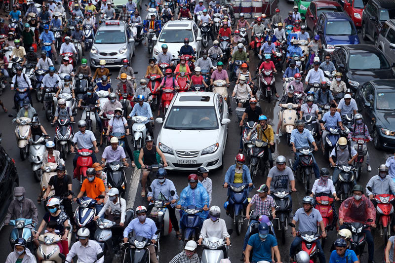 Cấm xe máy xăng từ Vành đai 1: Phép thử với Hà Nội