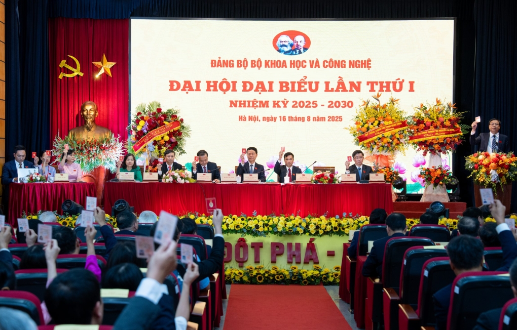 Thủ tướng: Người làm khoa học công nghệ cần vượt lên giới hạn của chính mình