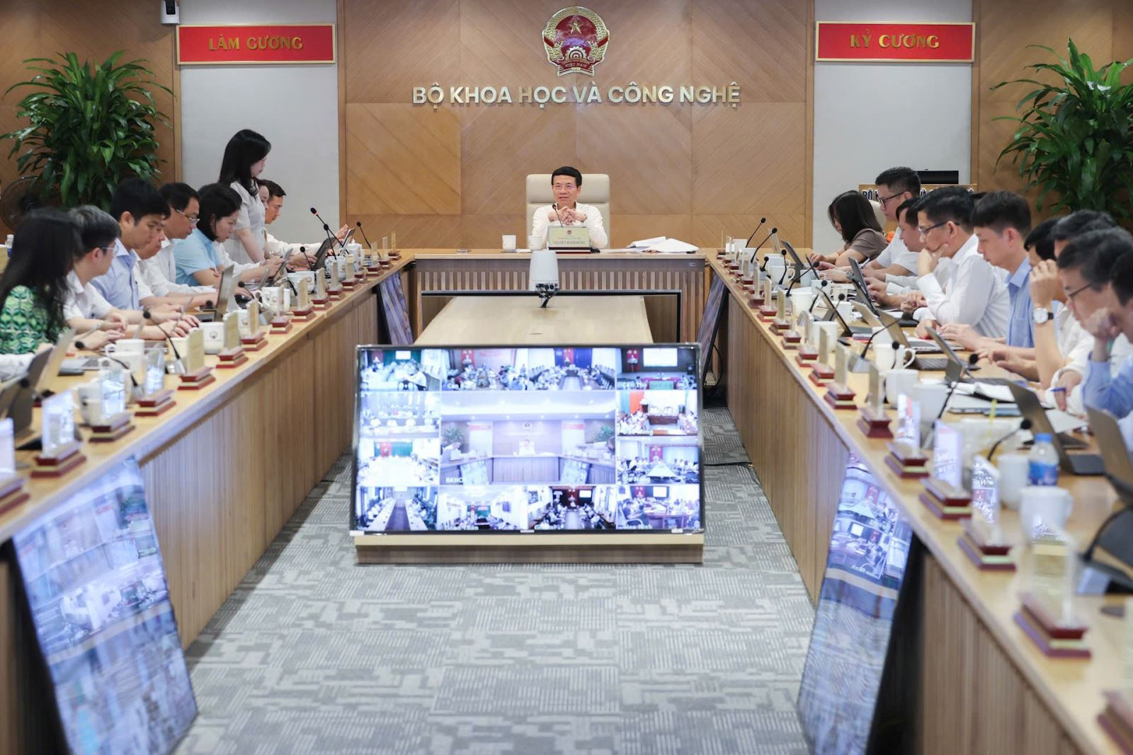 Tăng tốc hoàn thiện chính sách pháp luật về khoa học, công nghệ, đổi mới sáng tạo, chuyển đổi số