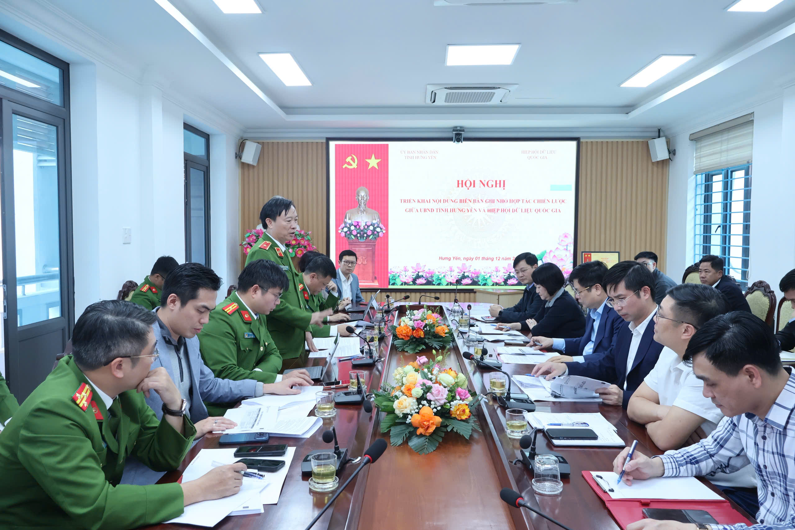 Hội nghị triển khai nội dung Biên bản ghi nhớ hợp tác chiến lược giữa UBND tỉnh Hưng Yên và Hiệp hội Dữ liệu Quốc gia