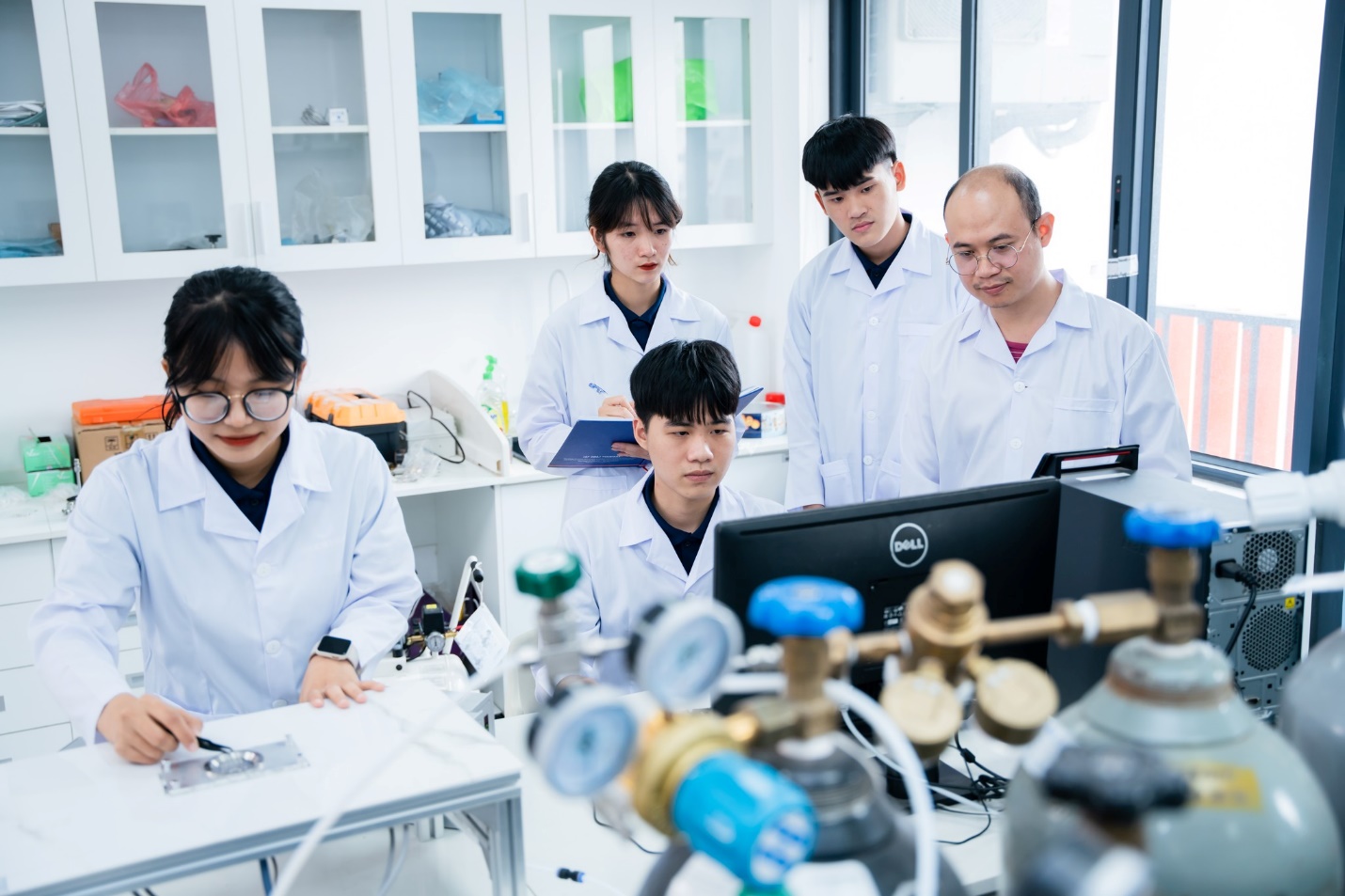 Hỗ trợ 1 tỷ đồng/năm cho mỗi nghiên cứu sinh xuất sắc, “đặt hàng” làm chủ công nghệ lõi