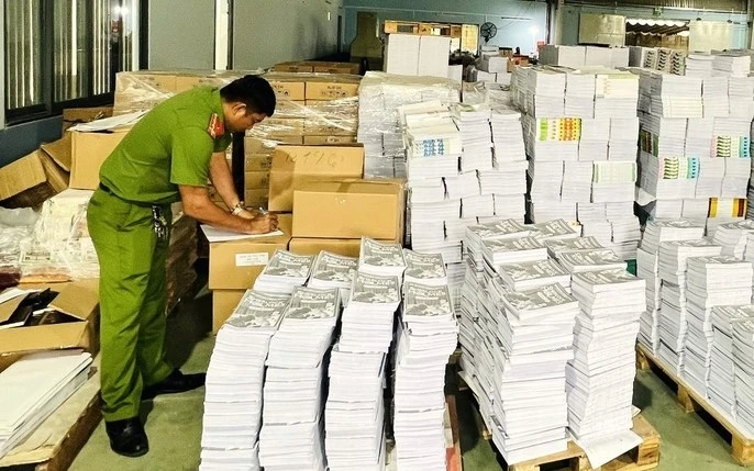 Đối phó 'giặc sách giả'