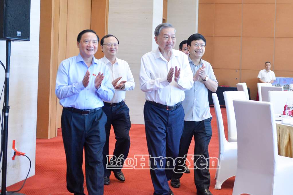 Tổng Bí thư Tô Lâm và Chủ tịch Quốc hội Trần Thanh Mẫn gặp mặt Đoàn đại biểu Quốc hội các khóa tỉnh Hưng Yên