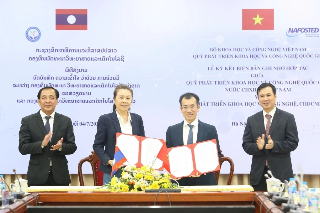 Việt Nam - Lào hợp tác phát triển khoa học công nghệ