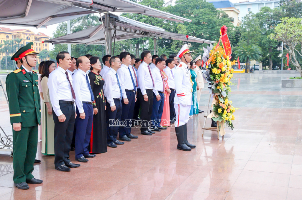 Đoàn đại biểu Tỉnh ủy, HĐND, UBND, Ủy ban MTTQ Việt Nam tỉnh dâng hương nhân kỷ niệm 78 năm Ngày Thương binh – Liệt sĩ