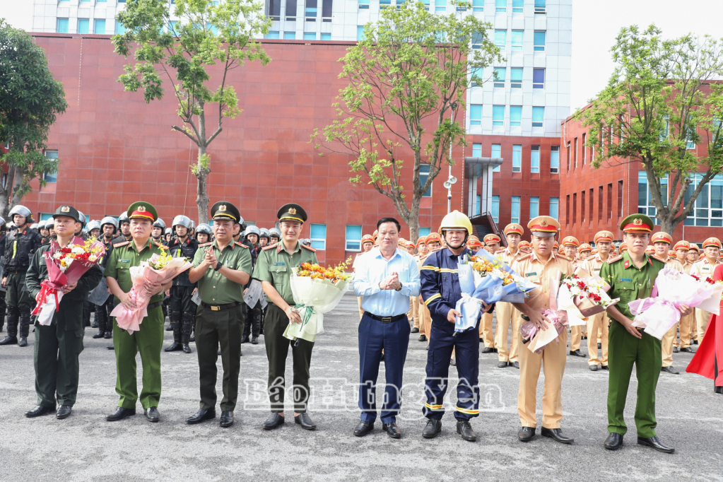 Huy động tối đa lực lượng, phương tiện thực hiện đồng bộ các biện pháp bảo đảm an ninh, trật tự
