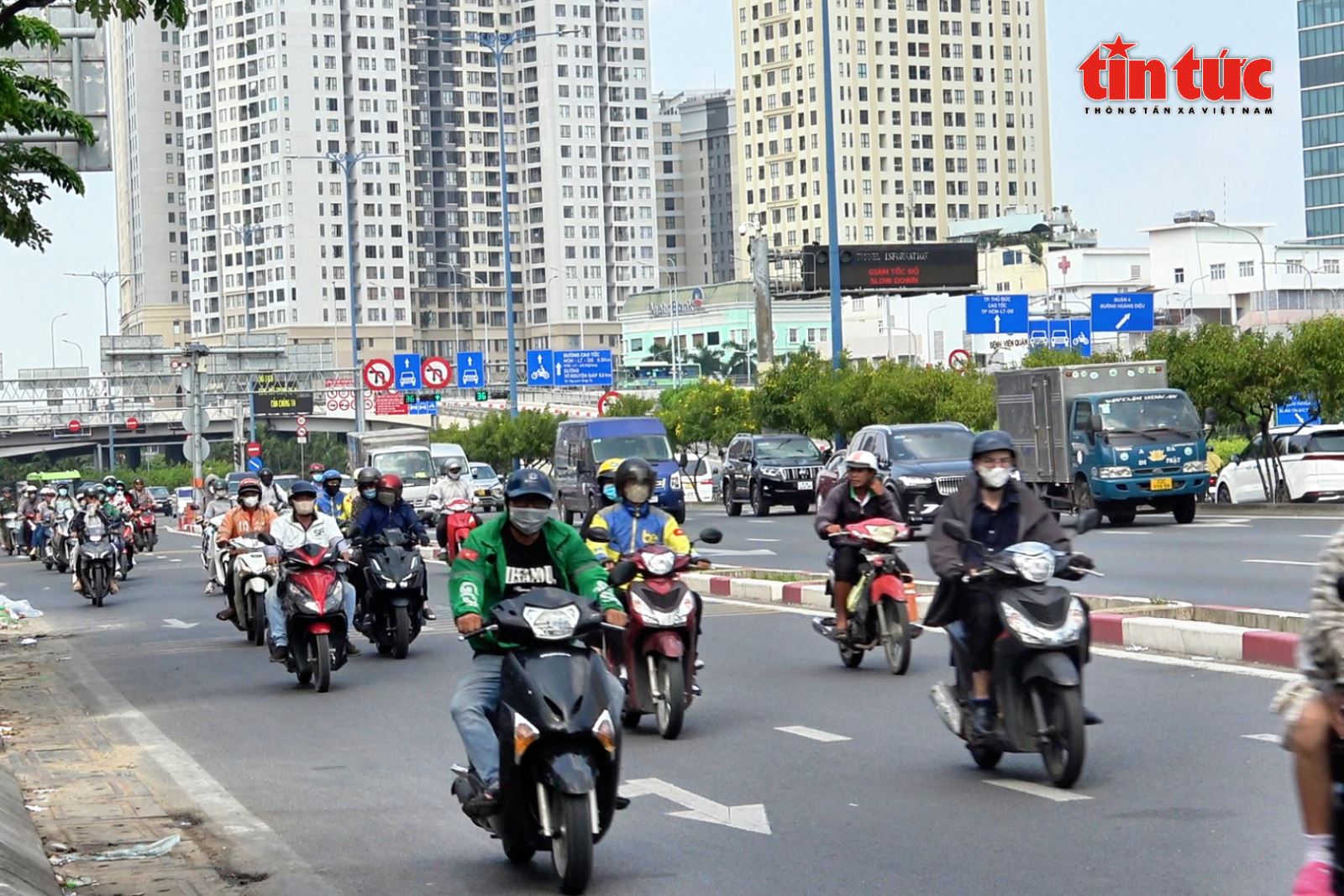 Giảm thiểu rủi ro, người dân chọn đổi pin xe điện thay vì sạc tại nhà