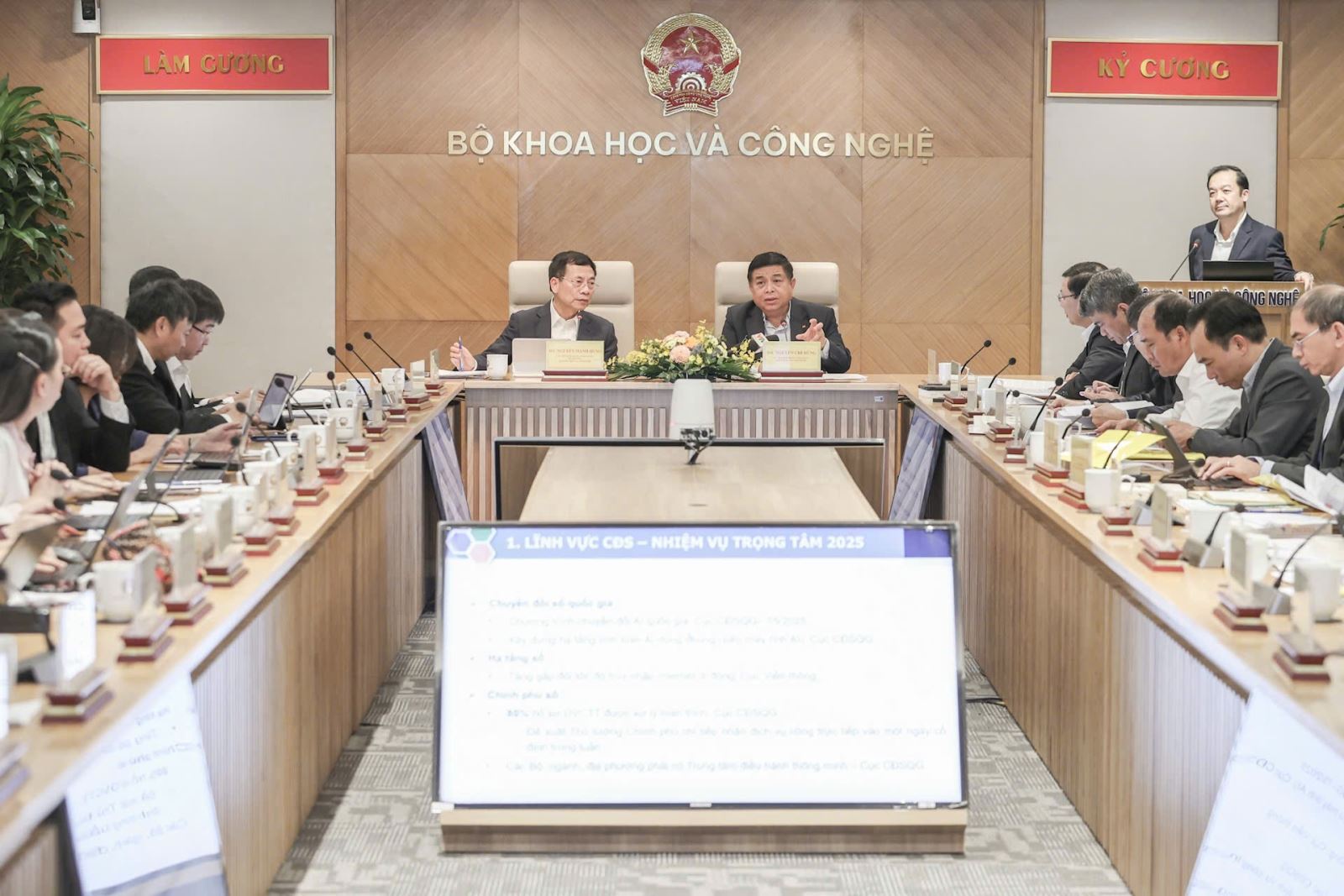 Khoa học công nghệ và đổi mới sáng tạo là động lực chính, đột phá quan trọng hàng đầu