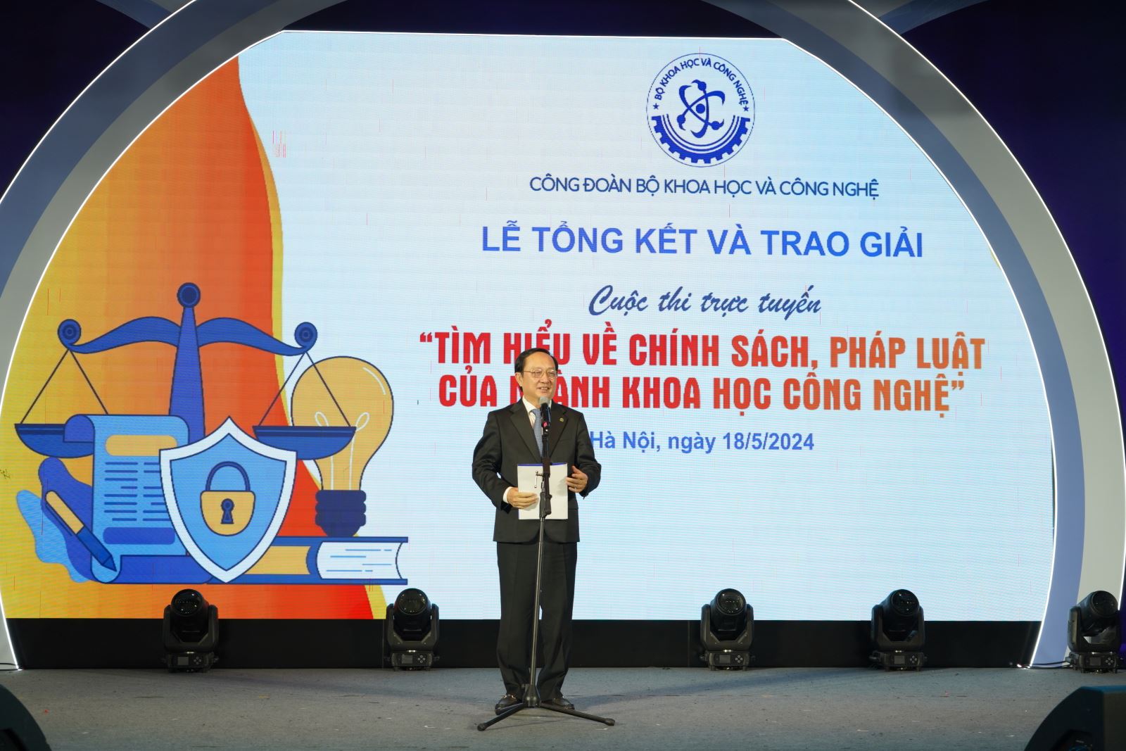 Trao giải Cuộc thi trực tuyến tìm hiểu về chính sách, pháp luật của ngành KH&CN và Liên hoan văn nghệ kỷ niệm 65 năm thành lập Bộ KH&CN