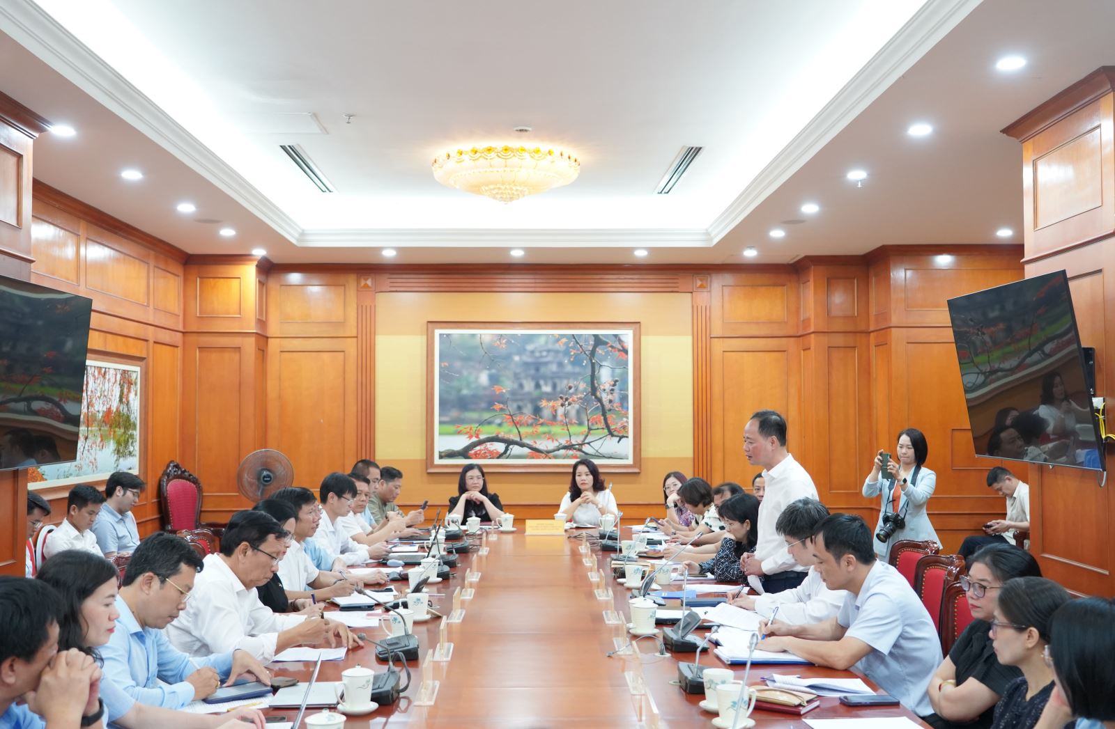 Định hướng nghiên cứu cơ bản trong lĩnh vực khoa học, xã hội và nhân văn trong bối cảnh mới