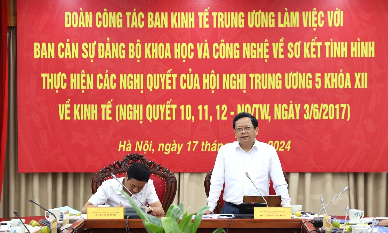 Chủ động triển khai thực hiện các Nghị quyết số 10, 11 và 12-NQ/TW của Hội nghị Trung ương 5 khóa XII về kinh tế