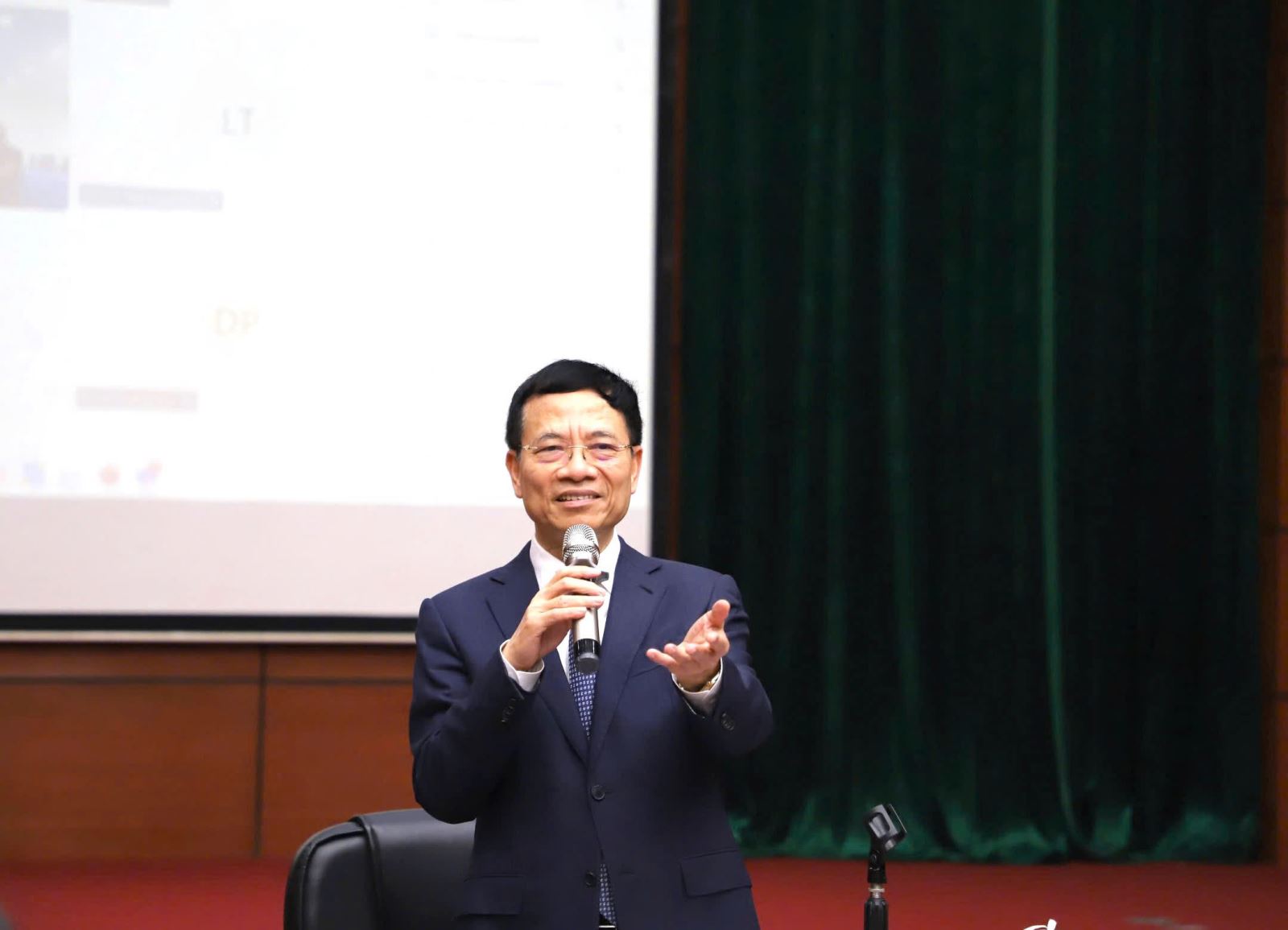 Bộ trưởng Nguyễn Mạnh Hùng: Thành công phải bắt đầu từ việc nhỏ