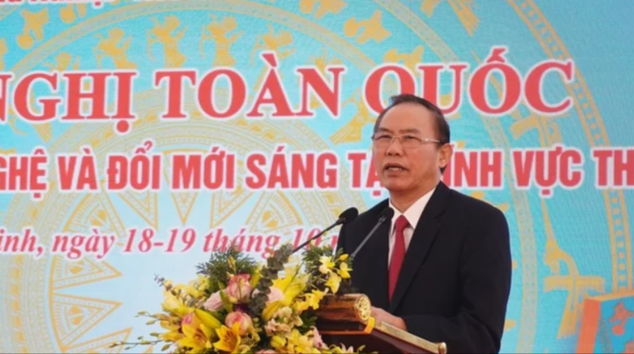 Thứ trưởng Phùng Đức Tiến phát biểu tại hội nghị.